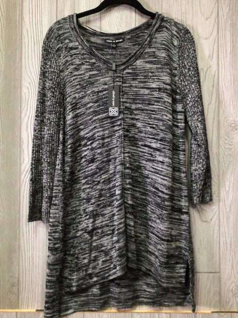 cable & gauge Sweater Size Medium New